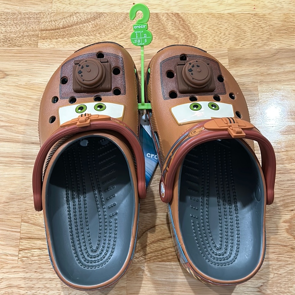 MATER CROCS BRAND NEW kids size 5